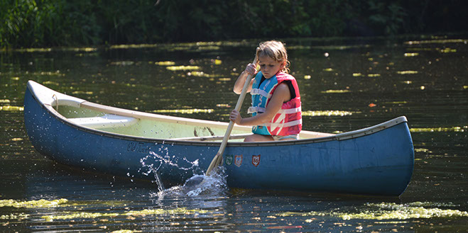 A canoe is included free of charge at this cabin for rent.